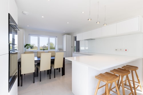 Spacious 4BD Smart Home in Idyllic Rural Setting 9 Hello Guest