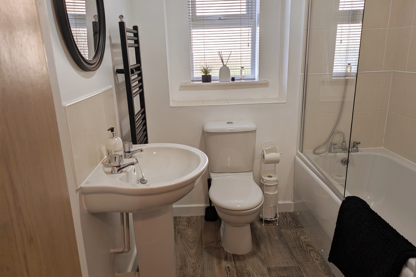 Ground Floor Apartment - Cloisters Coastal Escape 17 Hello Guest