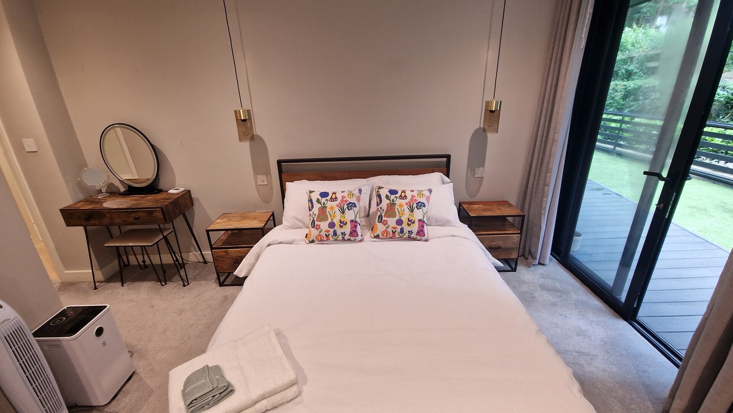 2BD South Croydon Haven: Garden Serenity 8 Hello Guest