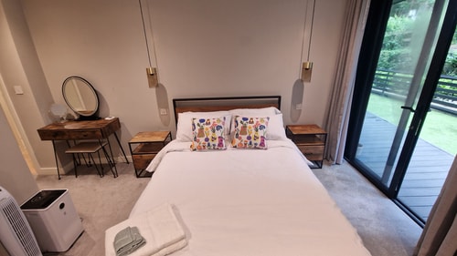 2BD South Croydon Haven: Garden Serenity 8 Hello Guest