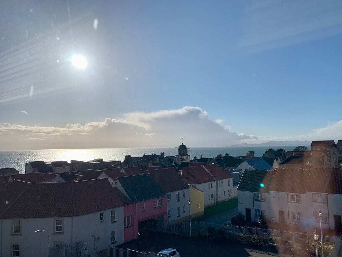 Superb One Bedroom Getaway in Dysart Kirkcaldy 5 Hello Guest