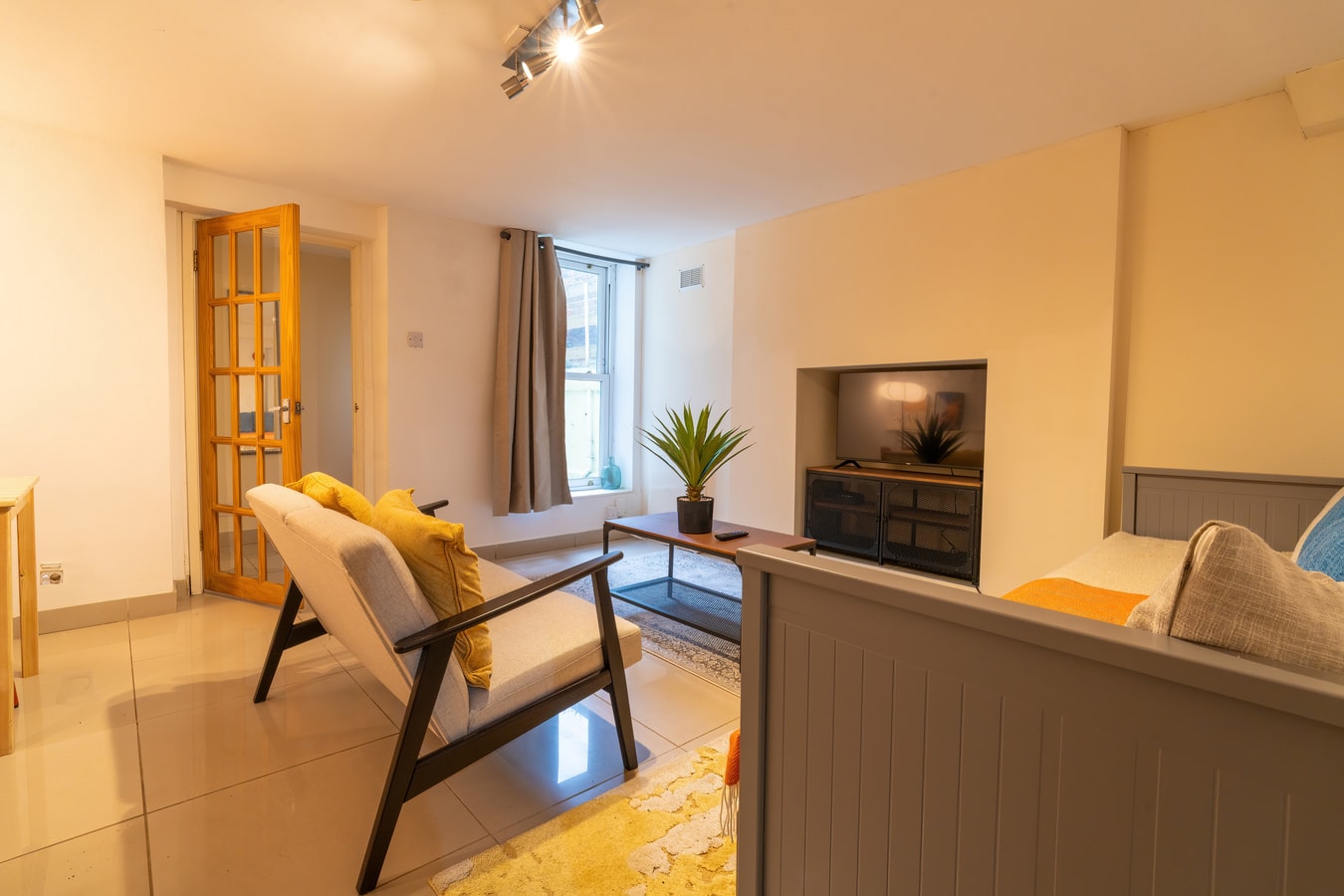 Private 1BD Flat near Gloucester Docks 19 Hello Guest