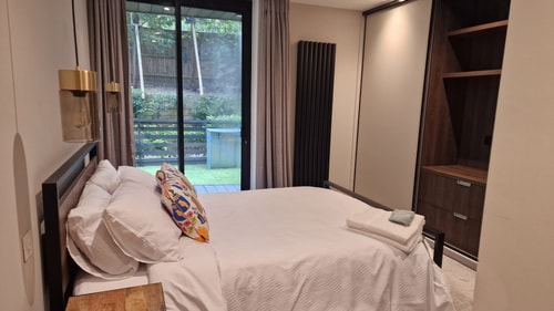 2BD South Croydon Haven: Garden Serenity 7 Hello Guest