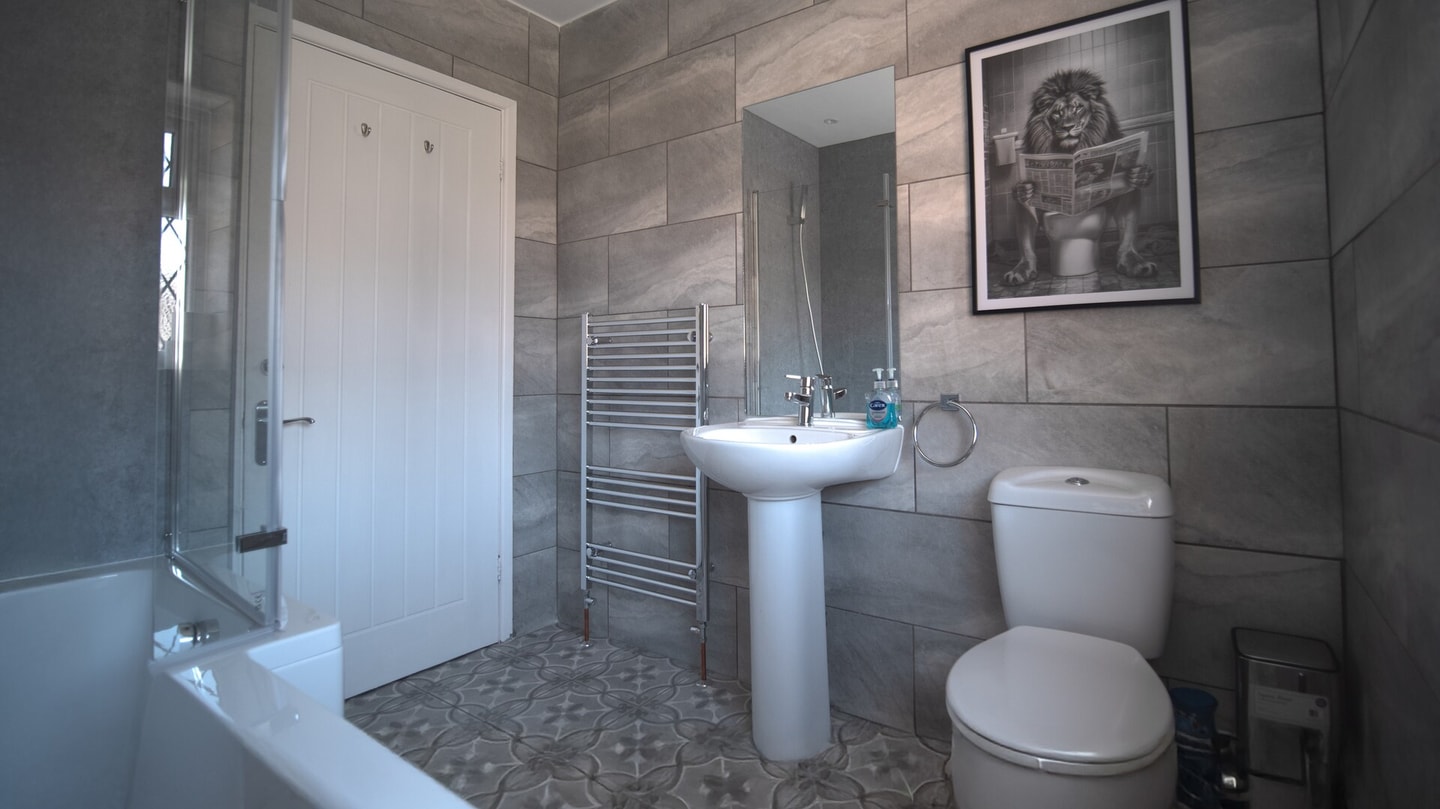 Spacious 3-Bed Home - Central Blackpool 10 Hello Guest