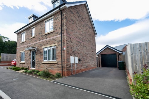 Countryside Comfort near Sharphill Woods