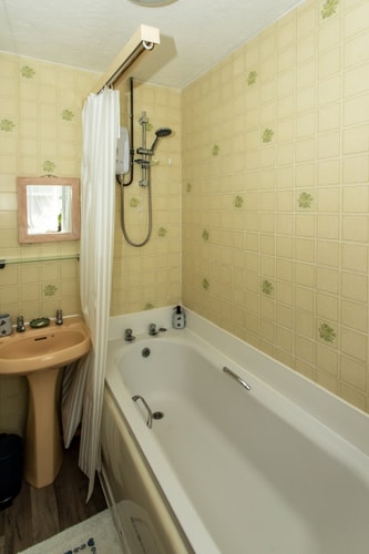 Cosy Homely House with Conservatory and Garden 12 Hello Guest