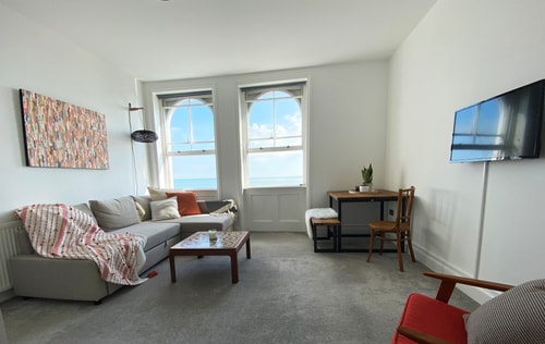 Spacious 2BD Flat with Stunning Views Folkestone 7 Hello Guest