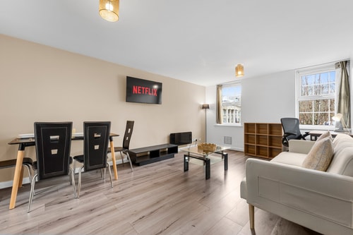 Oxford Road Haven: Stylish 1-Bedroom Retreat