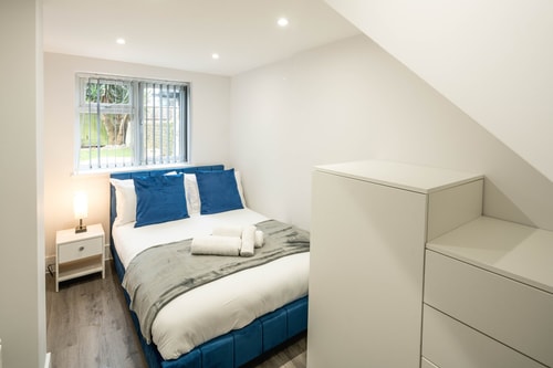 Modern 2B Home with Private Backyard & Fast WiFi 2 Hello Guest