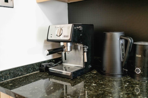 Serene Garden Flat - Steps from Tower Bridge 13 Hello Guest