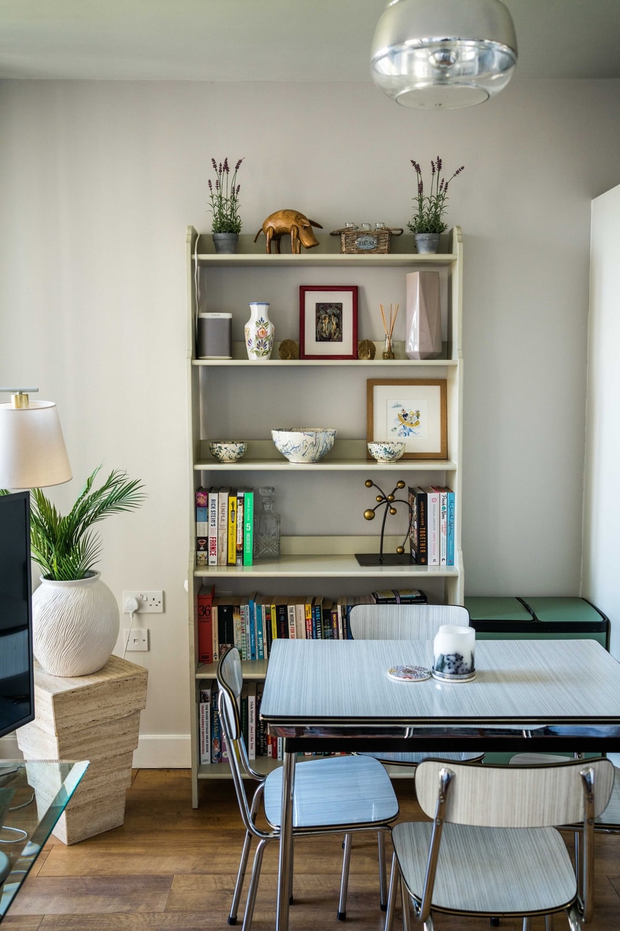 Shiny & Comfy stay with Underground links nearby! 9 Hello Guest