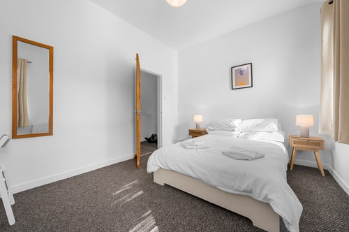 Bright 2BD Home - 10 mins to Central Manchester 1 Hello Guest