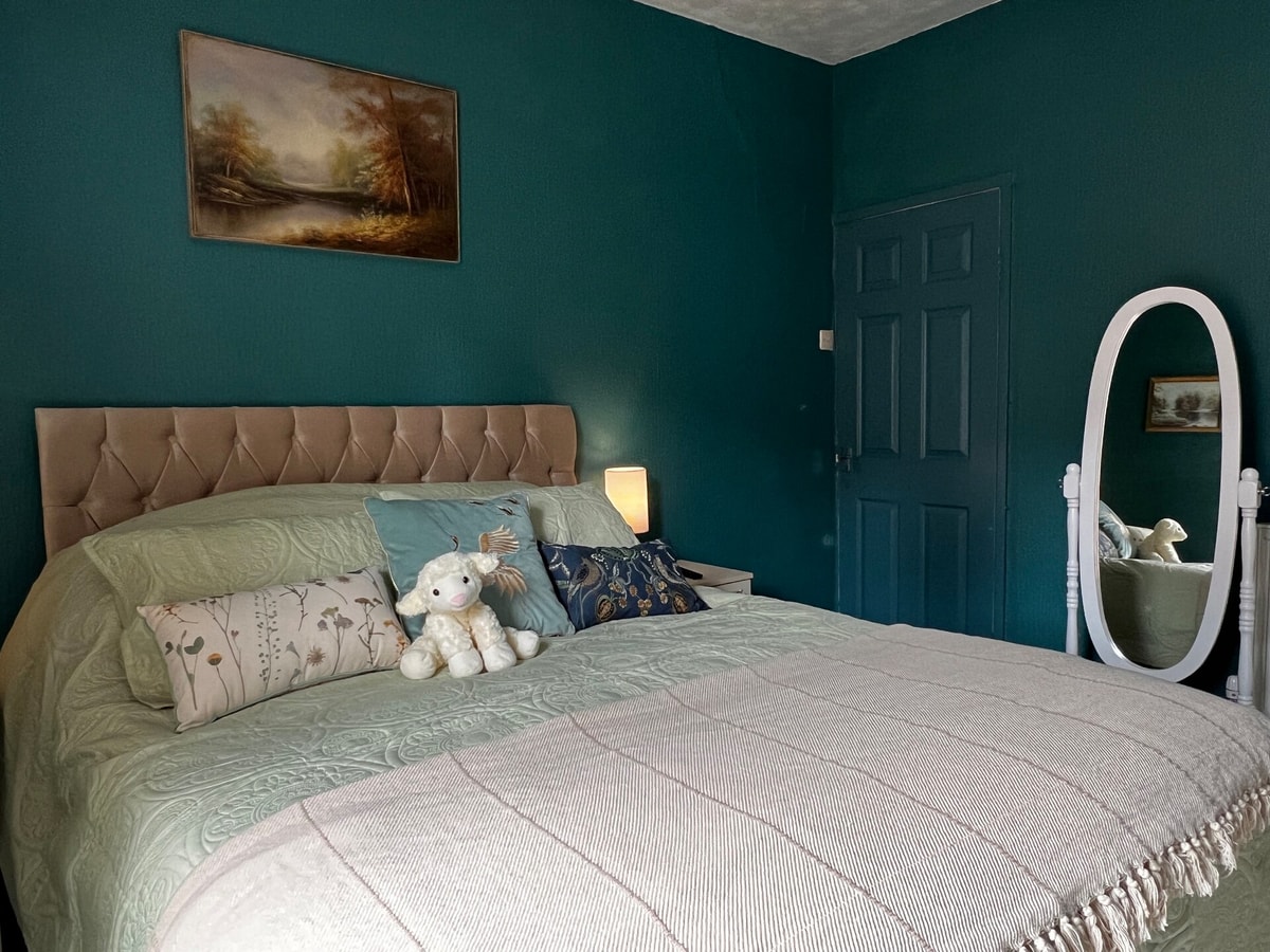 Robin’s Hollow: 2BD Home Near Wrexham AFC 12 Hello Guest