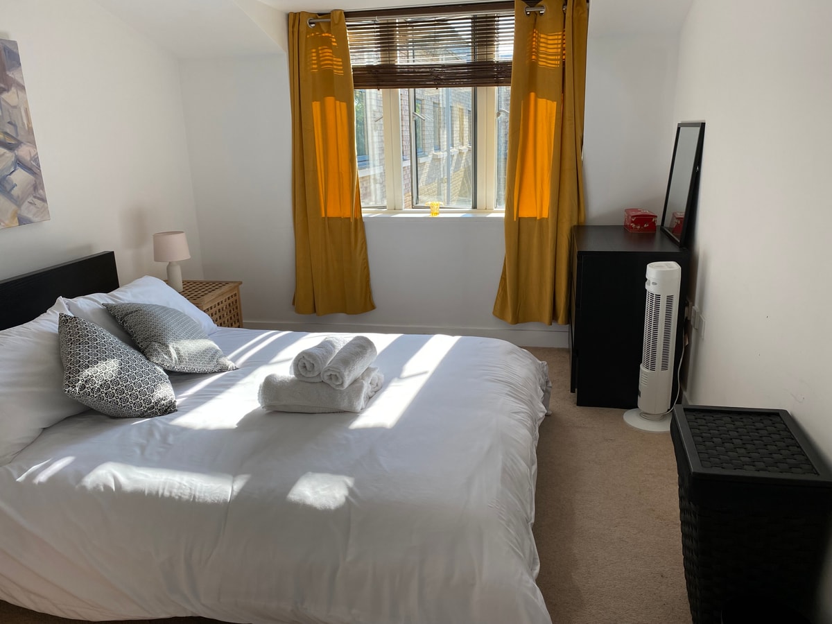 2BD Flat by Common & Village - Wimbledon, Zone 3 8 Hello Guest