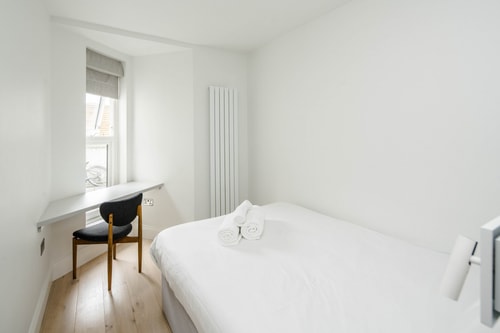 Stylish 2 Bedroom / 2 Bath in Notting Hill 7 Hello Guest