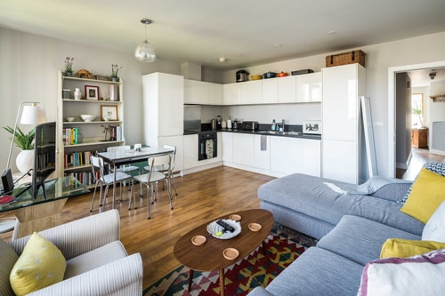 Shiny & Comfy stay with Underground links nearby! 10 Hello Guest