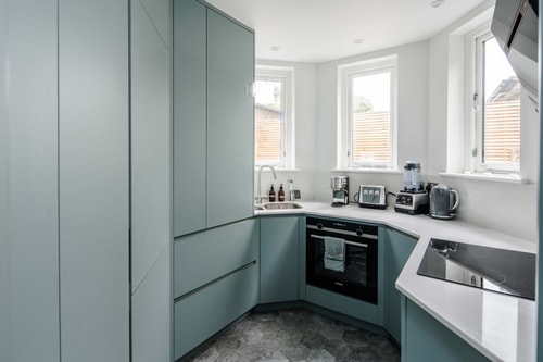 Stylish 2 Bedroom / 2 Bath in Notting Hill 2 Hello Guest