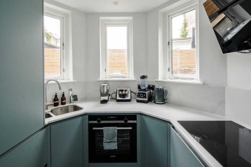 Stylish 2 Bedroom / 2 Bath in Notting Hill 11 Hello Guest