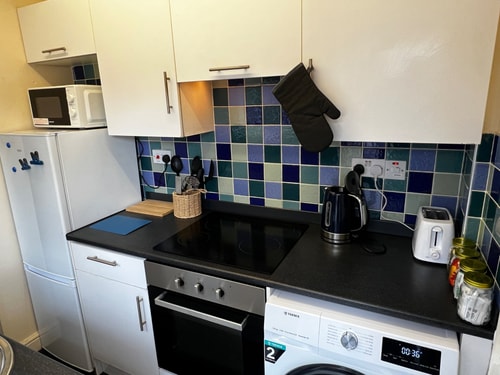 Robin’s Hollow: 2BD Home Near Wrexham AFC 9 Hello Guest