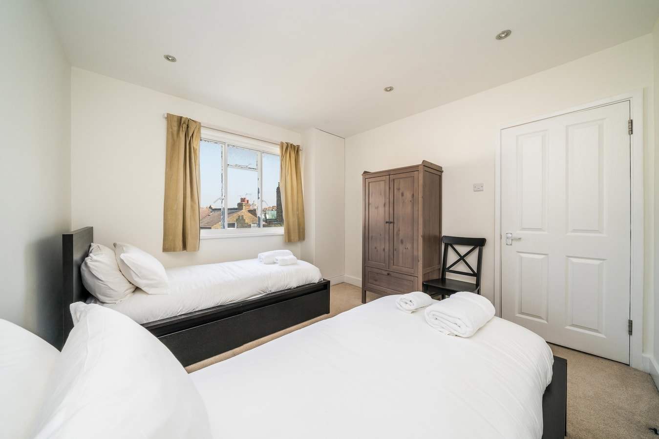 NEW 2BD Flat Heart of Battersea - Close to Station 14 Hello Guest