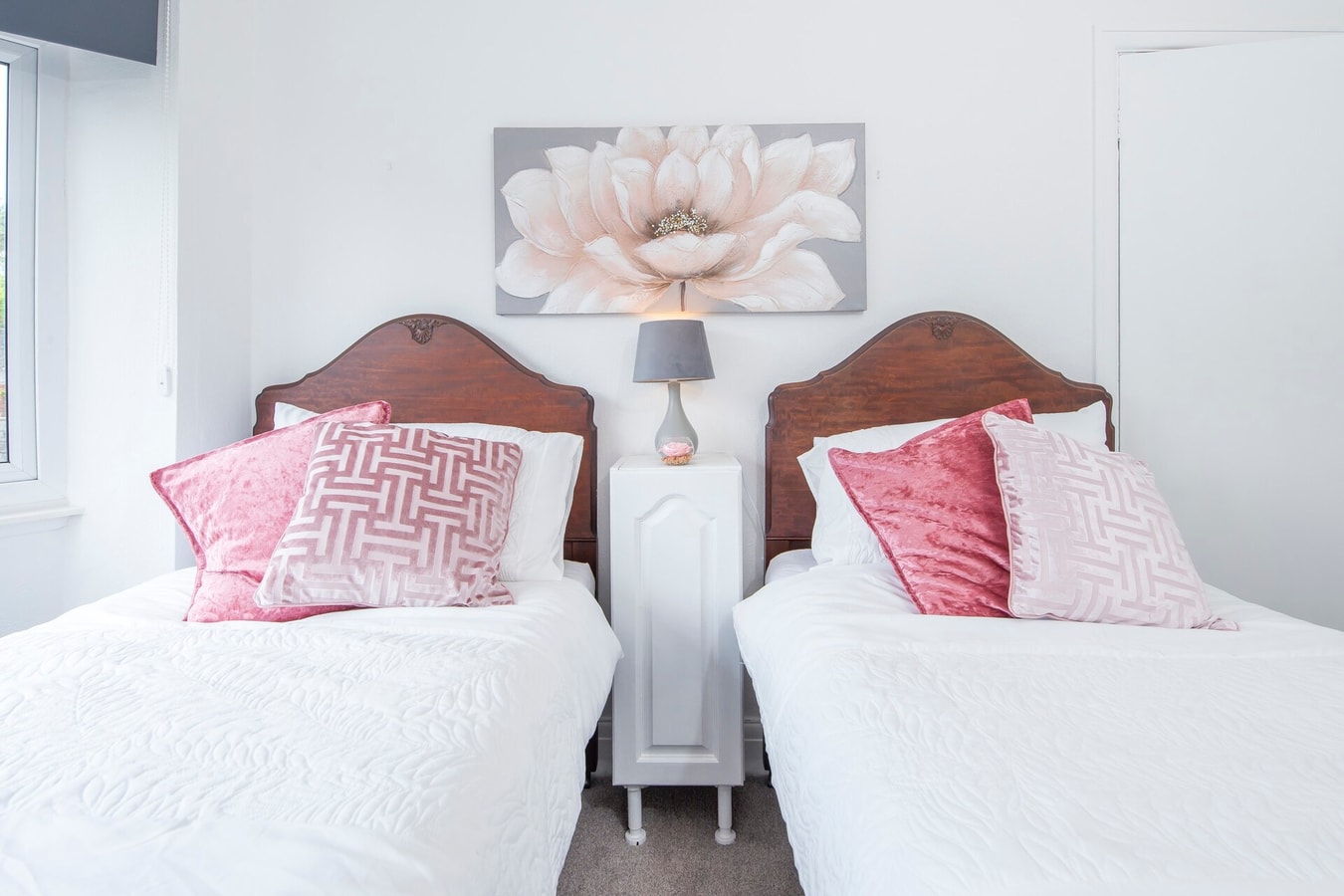 2BD Holiday Home Stunning views of the Sea & Gower 28 Hello Guest