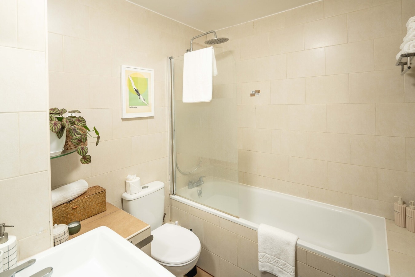 Serene Garden Flat - Steps from Tower Bridge 36 Hello Guest