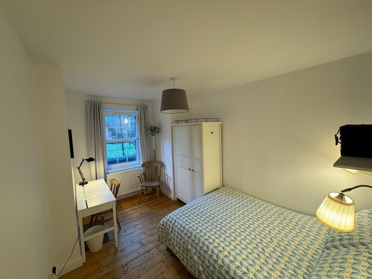 Stirling Haven: Charming 3B Apt in City Centre 17 Hello Guest