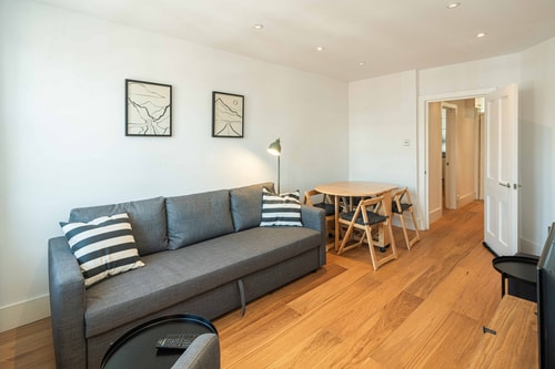 Modern 1-Bed Flat in Central Bloomsbury 13 Hello Guest