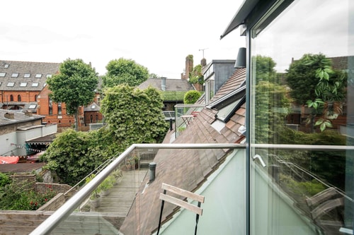 Sleek and Stylish 1BD Apt w/ Balcony, Hammersmith 15 Hello Guest