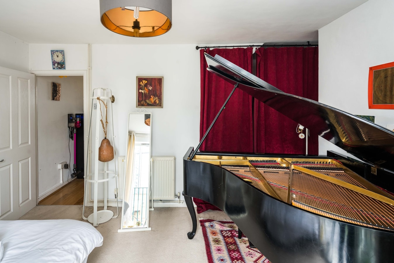 2BD Stylish Home w/t Grand Piano Central London 14 Hello Guest