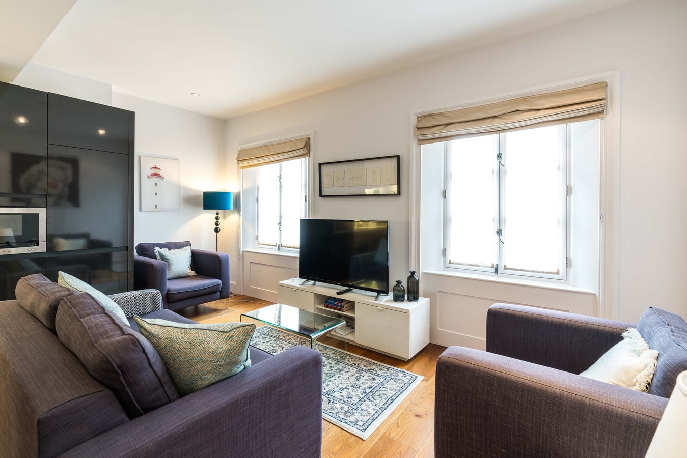 A Stunning Three Bedroom Home in Mayfair 7 Hello Guest
