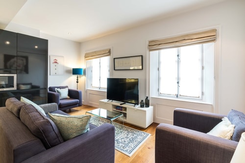 A Stunning Three Bedroom Home in Mayfair 7 Hello Guest