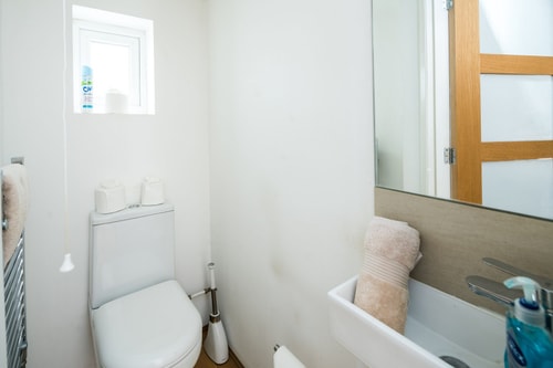 Elegant 2BD House with Garden and Decked Patio 14 Hello Guest