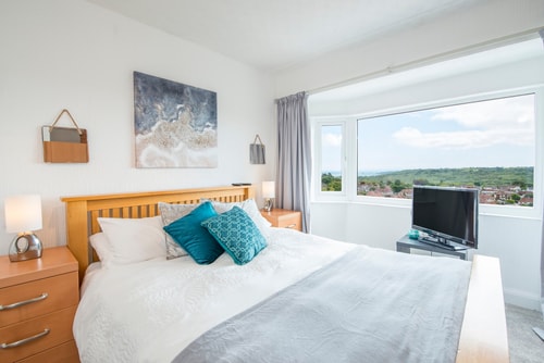 2BD Holiday Home Stunning views of the Sea & Gower 1 Hello Guest