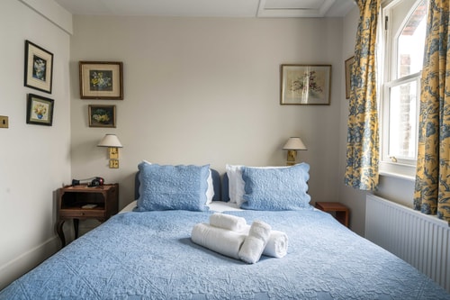 Charming 2BD House with Garden in Hammersmith 1 Hello Guest