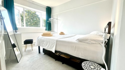 Modern 1 Bedroom Apt in Maidenhead nr River Thames 1 Hello Guest