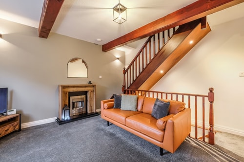 Sleek 2B/1B Retreat in Lindley, Huddersfield 4 Hello Guest