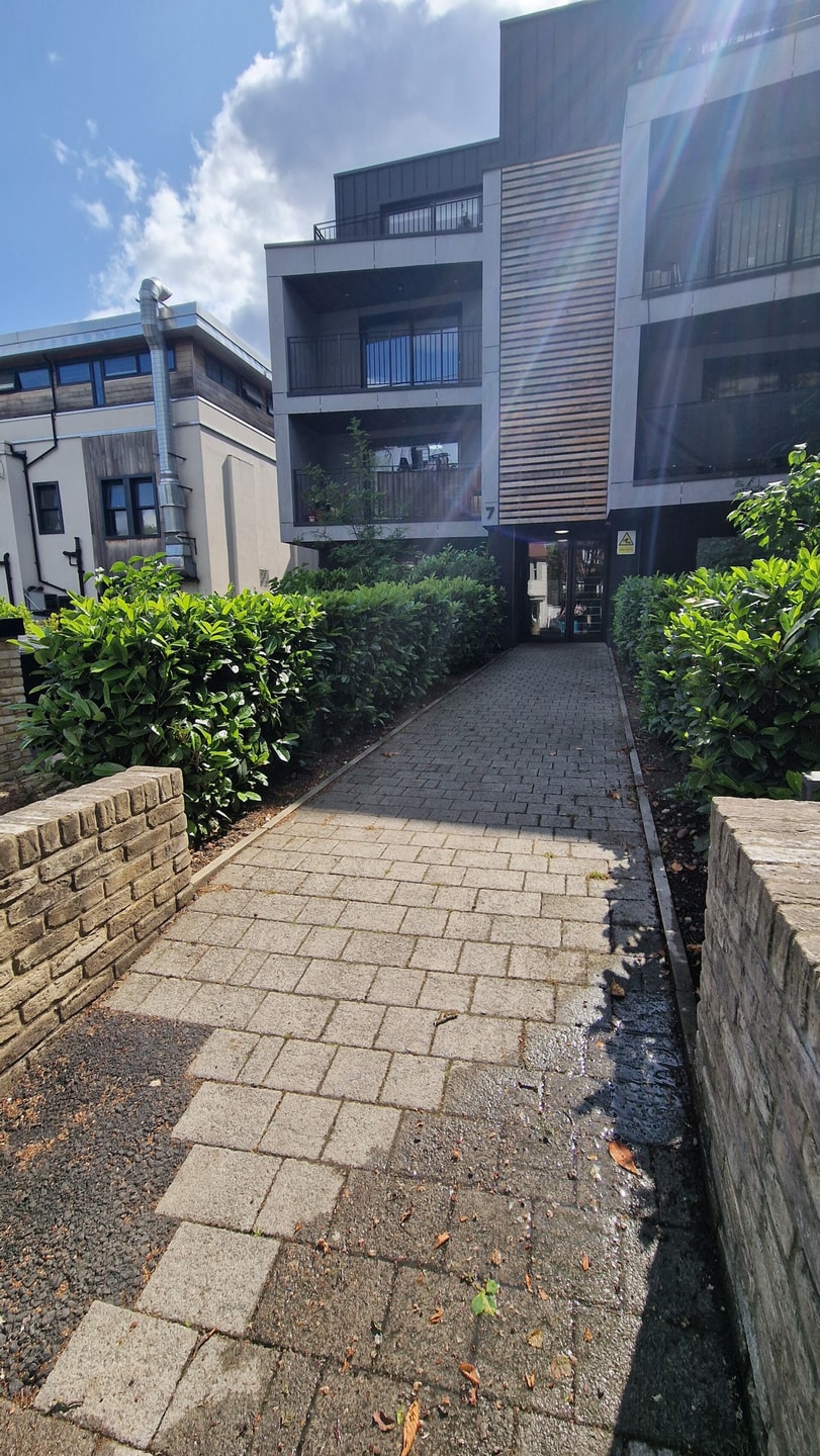 2BD South Croydon Haven: Garden Serenity 18 Hello Guest