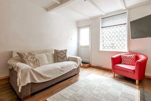 Stylish 2BD Family Hideaway in Dover 14 Hello Guest