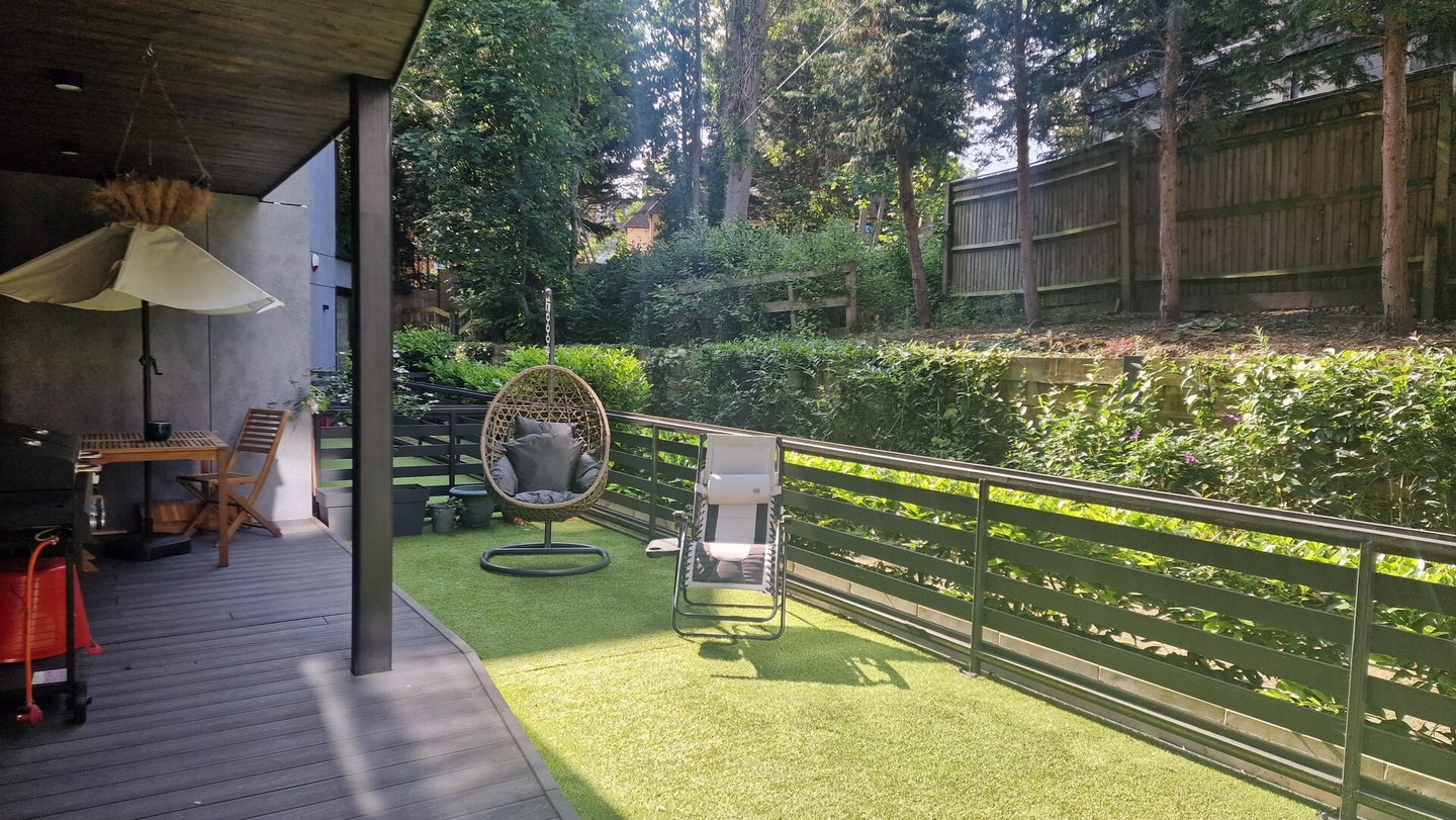 2BD South Croydon Haven: Garden Serenity 16 Hello Guest