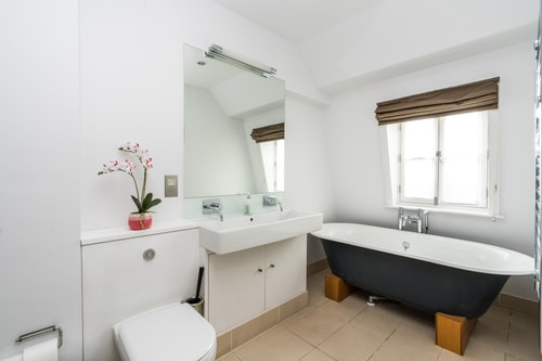 A Stunning Three Bedroom Home in Mayfair 16 Hello Guest