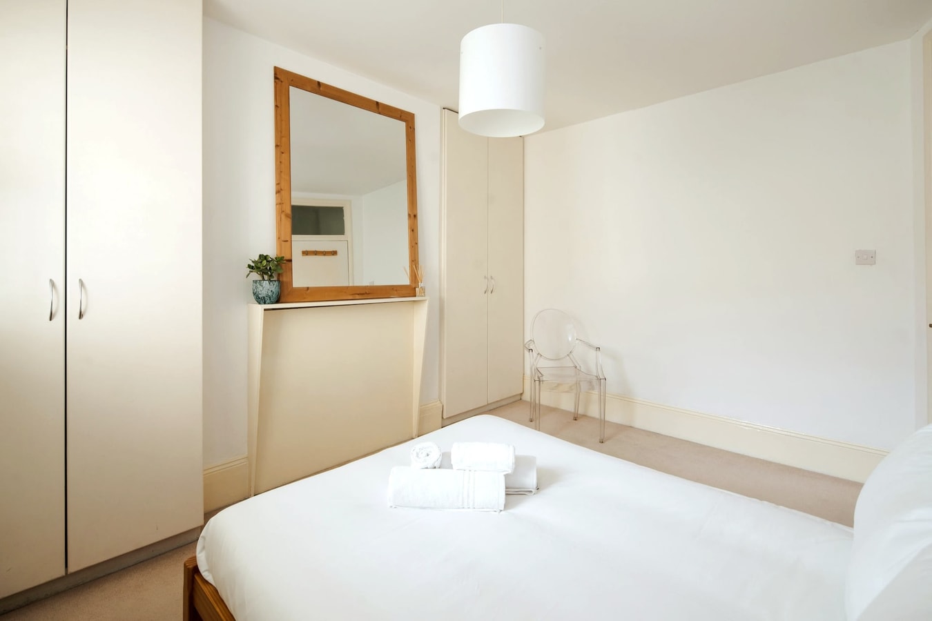 Beautiful Designer Flat in Maida Vale, Sleeps 4 5 Hello Guest