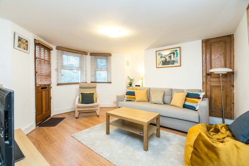 NEW Stylish 1 Bedroom Flat with Garden | London 0 Hello Guest