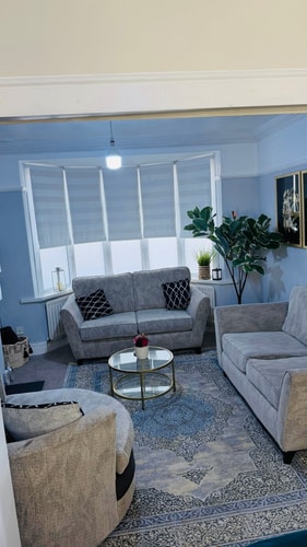 Elegant 4BR Home: Stylish Comfort Retreat