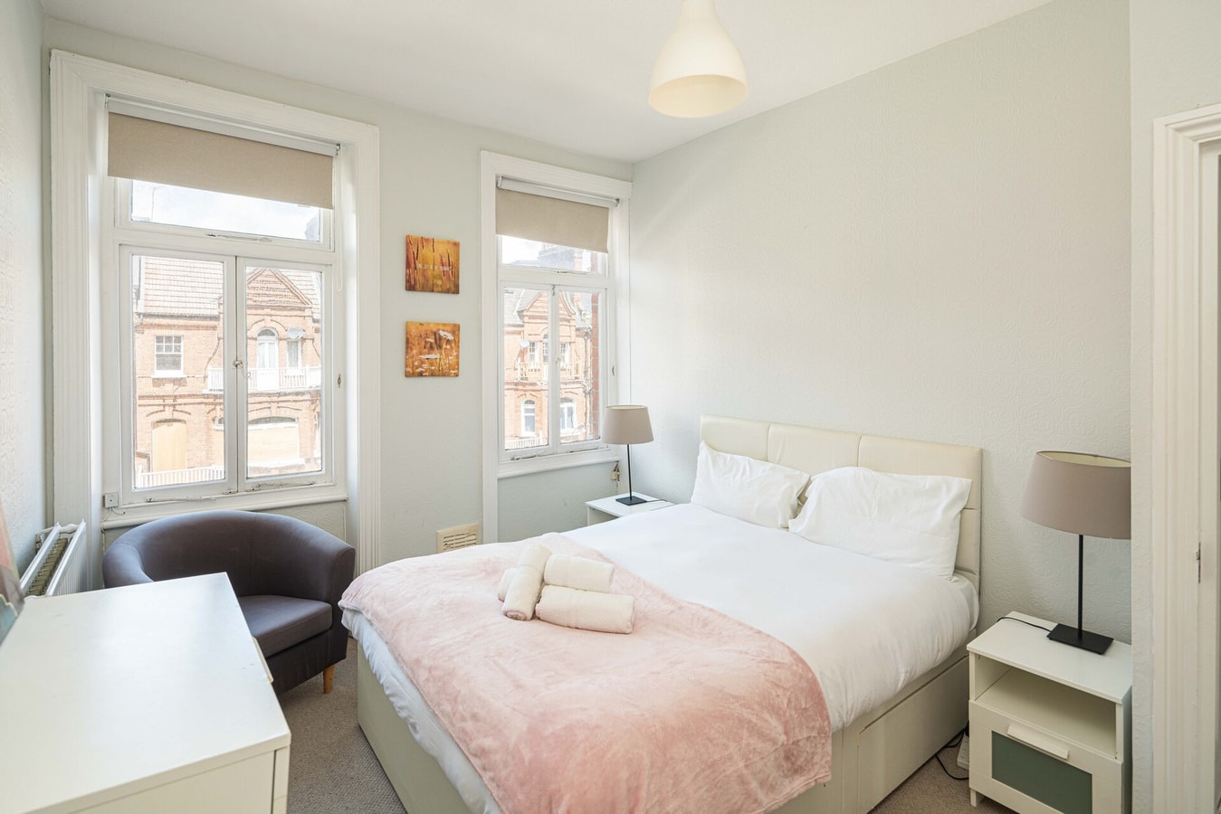 Elegant 2BD Flat with Views Near Barons Court 5 Hello Guest