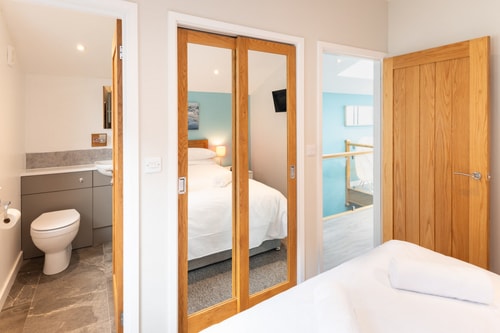 Seaside 3BD Retreat with Balcony & Stunning Views 5 Hello Guest