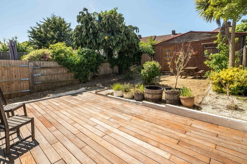 Elegant 2BD House with Garden and Decked Patio 4 Hello Guest