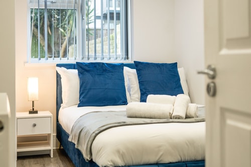 Modern 2B Home with Private Backyard & Fast WiFi 14 Hello Guest