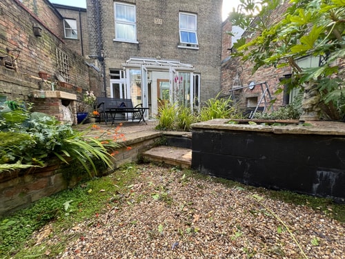 Central 3 BR Home with Private Courtyard