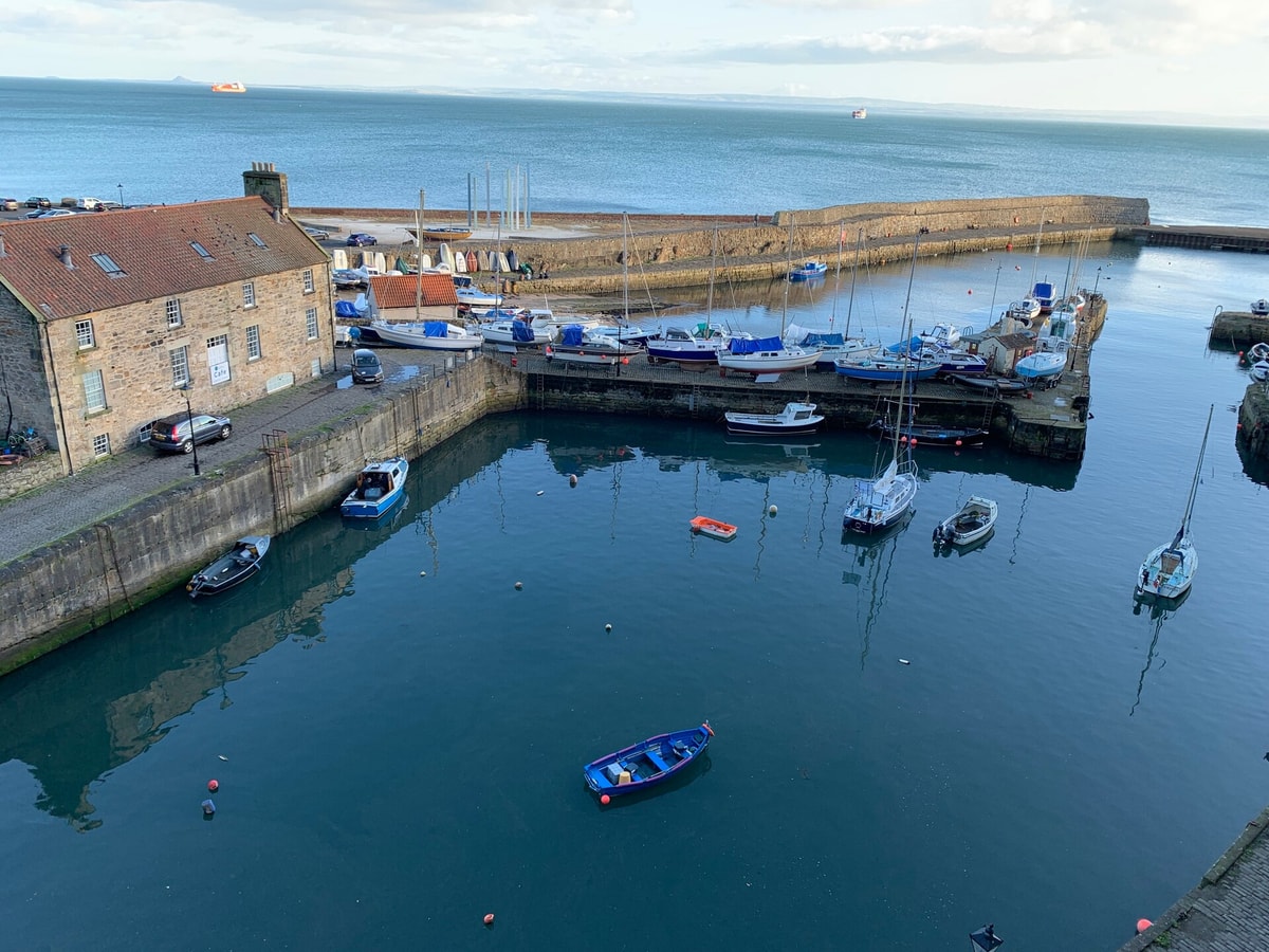 Superb One Bedroom Getaway in Dysart Kirkcaldy 19 Hello Guest